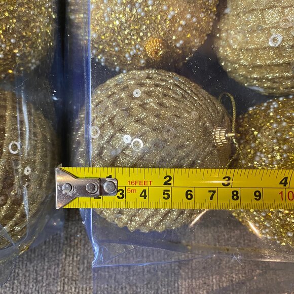 Christmas Balls X 36 2" white & Gold + 12 X 3" Gold - Picture 11 of 13